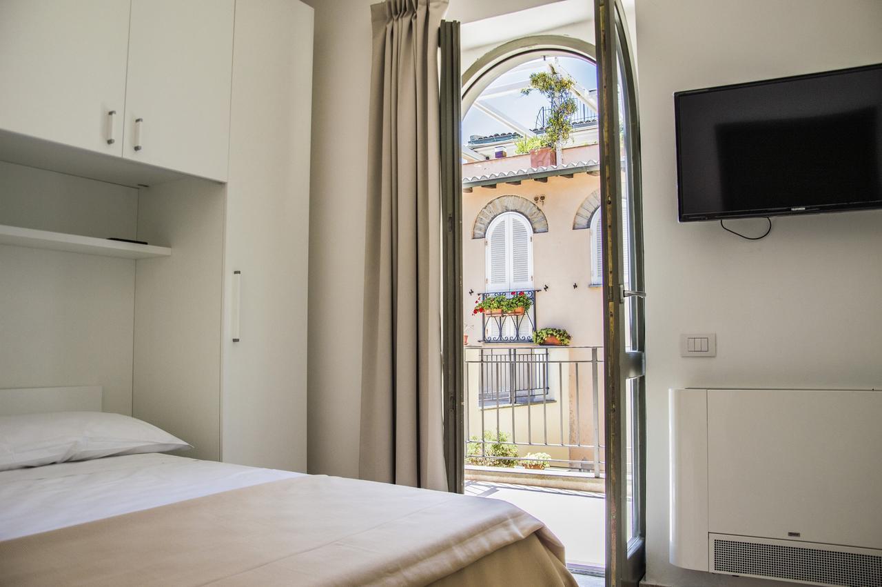 Sunrise Guest House Gaeta Bagian luar foto